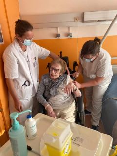 Première vaccination à l'hôpital de Montfort-sur-Meu