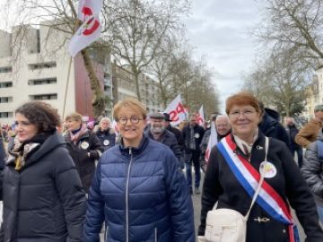 Forte mobilisation à #Rennes à l’appel de l’intersyndicale contre l’injuste réforme des retraites. #64ansCestNon #greve31janvier https://t.co/9xn5zQNRTp