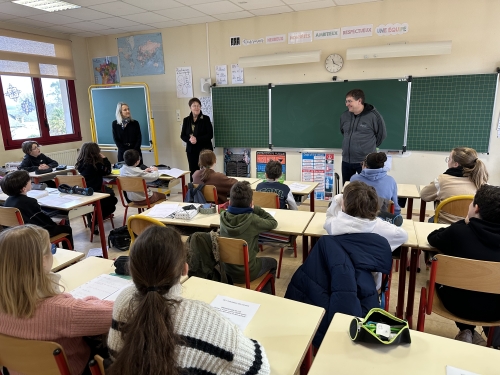 À l'école publique de Saint-Domineuc pour le Parlement des enfants